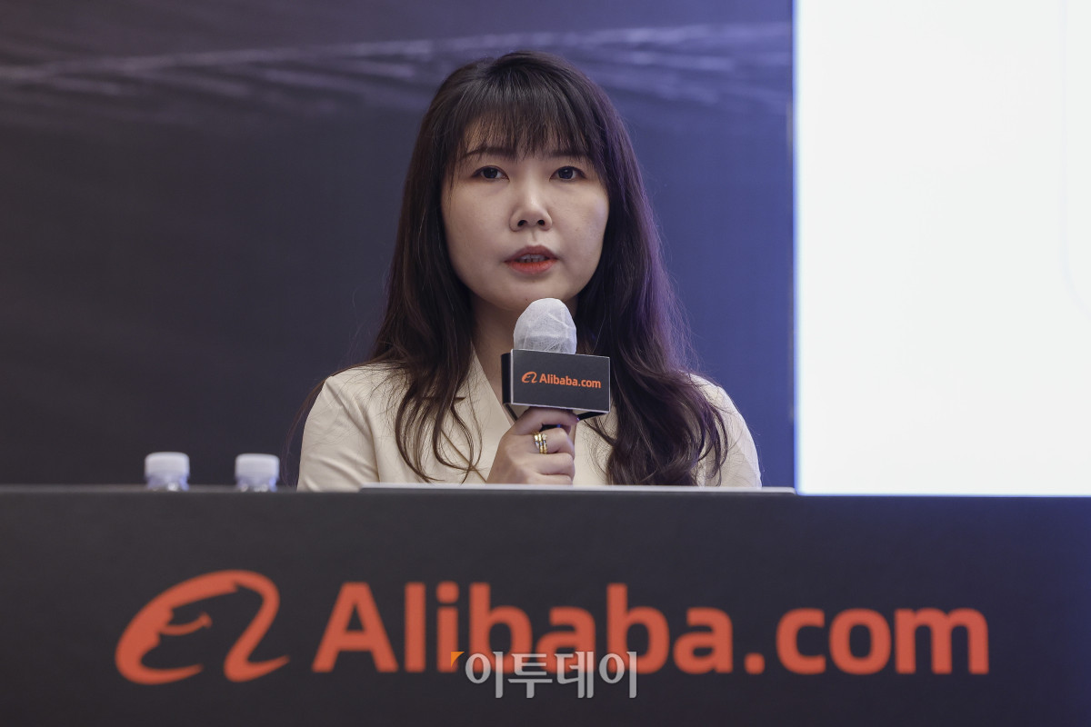 ▲썸머 가오 알리바바닷컴 글로벌 공급망 총괄이 7일 서울 강남구 조선팰리스 서울 강남에서 열린 알리바바닷컴 트레이드 어슈어런스 국내 공식 출시 기자간담회에서 발표를 하고 있다. 조현호 기자 hyunho@