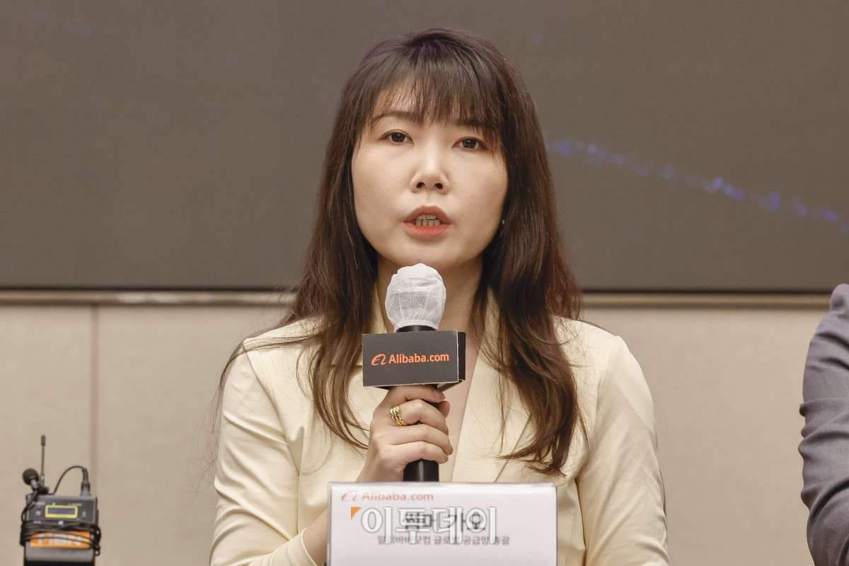 ▲썸머 가오 알리바바닷컴 글로벌 공급망 총괄이 7일 서울 강남구 조선팰리스 서울 강남에서 열린 알리바바닷컴 트레이드 어슈어런스 국내 공식 출시 기자간담회에서 취재진의 질문에 답하고 있다. 조현호 기자 hyunho@