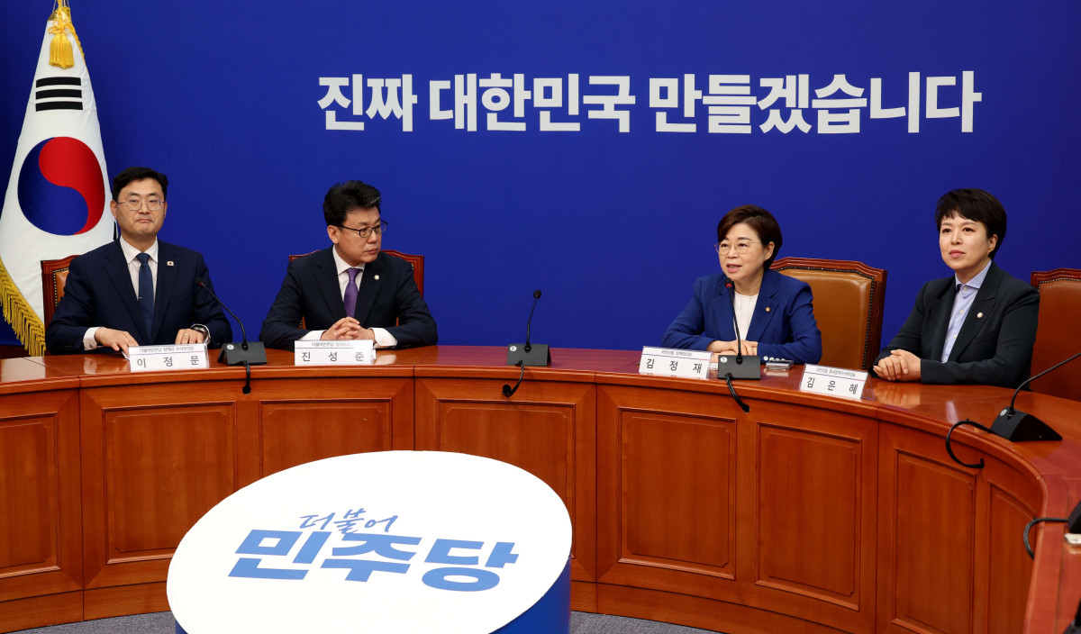 ▲김정재 국민의힘 정책위의장이 7일 서울 여의도 국회에서 열린 더불어민주당-국민의힘 정책위의장 상견례에서 발언하고 있다. 신태현 기자 holjjak@