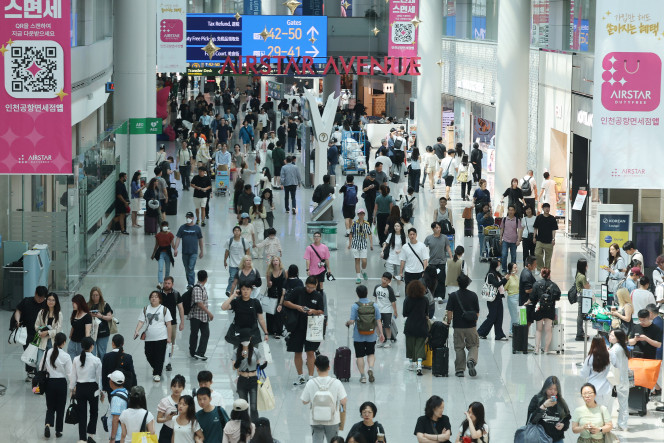 ▲붐비는 인천국제공항 1터미널 면세점. (연합뉴스)