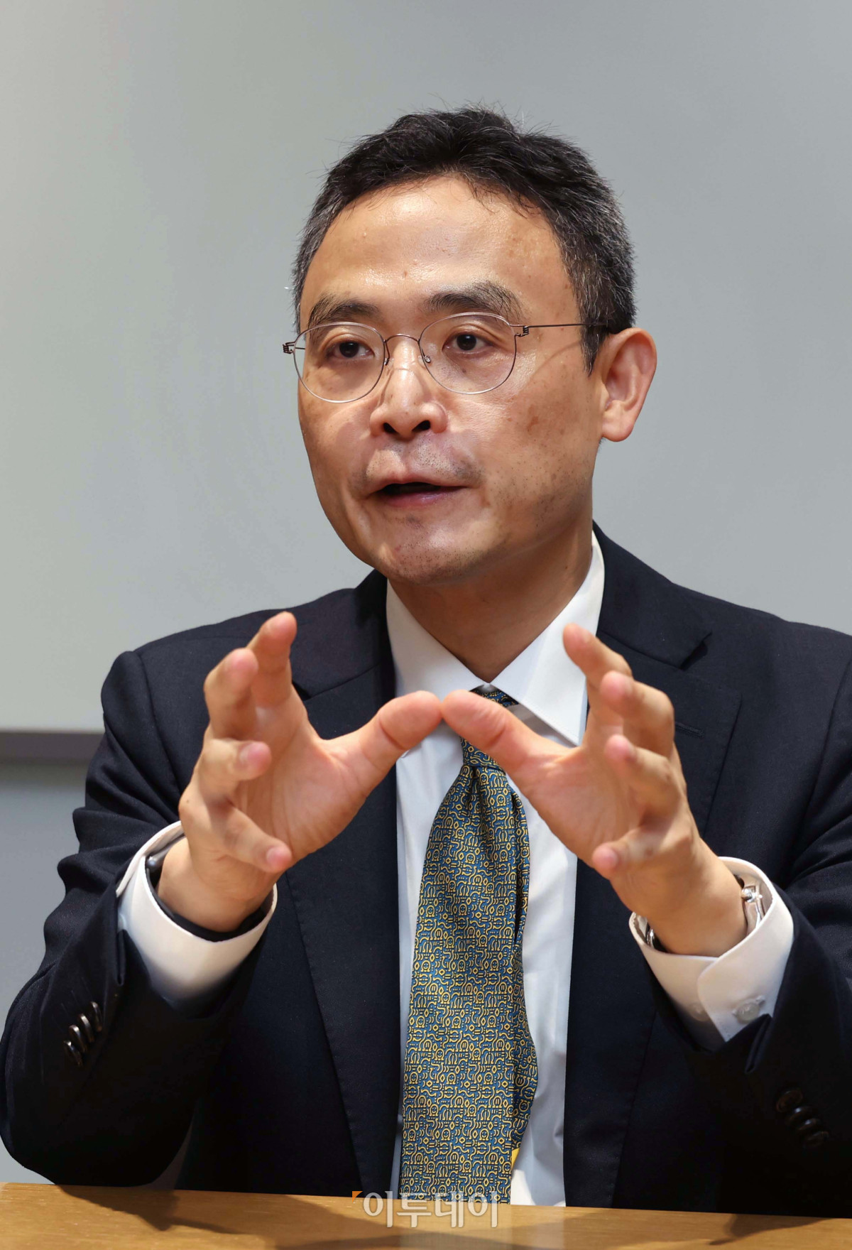 ▲ 김진오 김앤장 법률사무소 변호사가 7일 서울 종로구 크레센도 빌딩 사무실에서 본지와 인터뷰를 진행하고 있다. (신태현 기자 holjjak@)