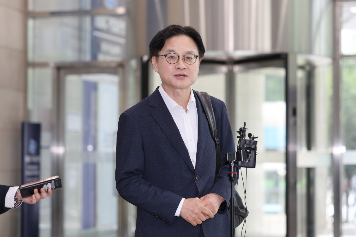 ▲산업통상자원부 장관 후보자로 지명된 김정관 두산에너빌리티 사장이 6월 30일 서울 강남구 한국기술센터에 마련된 인사청문회 준비사무실로 첫 출근을 하며 취재진의 질문에 답하고 있다. (연합뉴스)