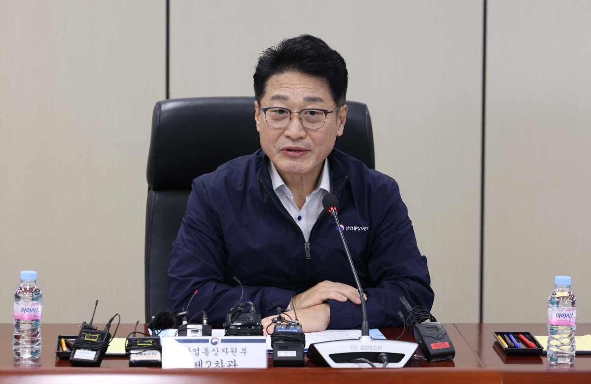 ▲이호현 산업통상자원부 제2차관이 8일 서울 서초구 한전아트센터에서 열린 ‘전력수급 준비상황 점검회의’에서 모두발언을 하고 있다. 신태현 기자 holjjak@