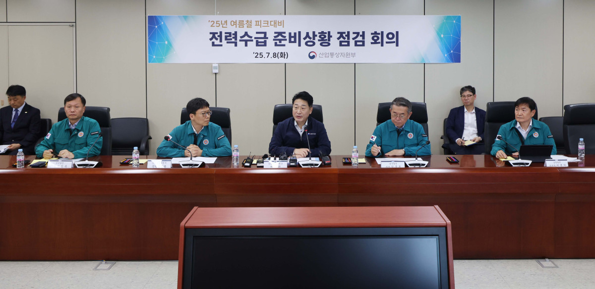 ▲이호현 산업통상자원부 제2차관이 8일 서울 서초구 한전아트센터에서 열린 ‘전력수급 준비상황 점검회의’에서 모두발언을 하고 있다. 신태현 기자 holjjak@