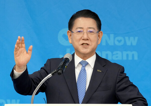 ▲김영록 전라남도지사가 8일 순천 에코그라드호텔에서 민선8기 출범3년 기자간담회를 갖고 '전남동부권 성과와 비전'을 발표하고 있다. (사진제공 = 전남도)