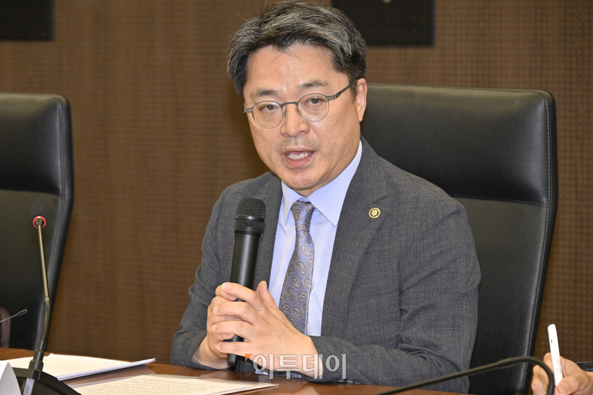 ▲문신학 산업통상자원부 1차관이 8일 서울 중구 대한상공회의소에서 열린 미 관세 조치 통보 관련 민관합동 긴급 점검회의에서 모두발언을 하고 있다. 조현호 기자 hyunho@