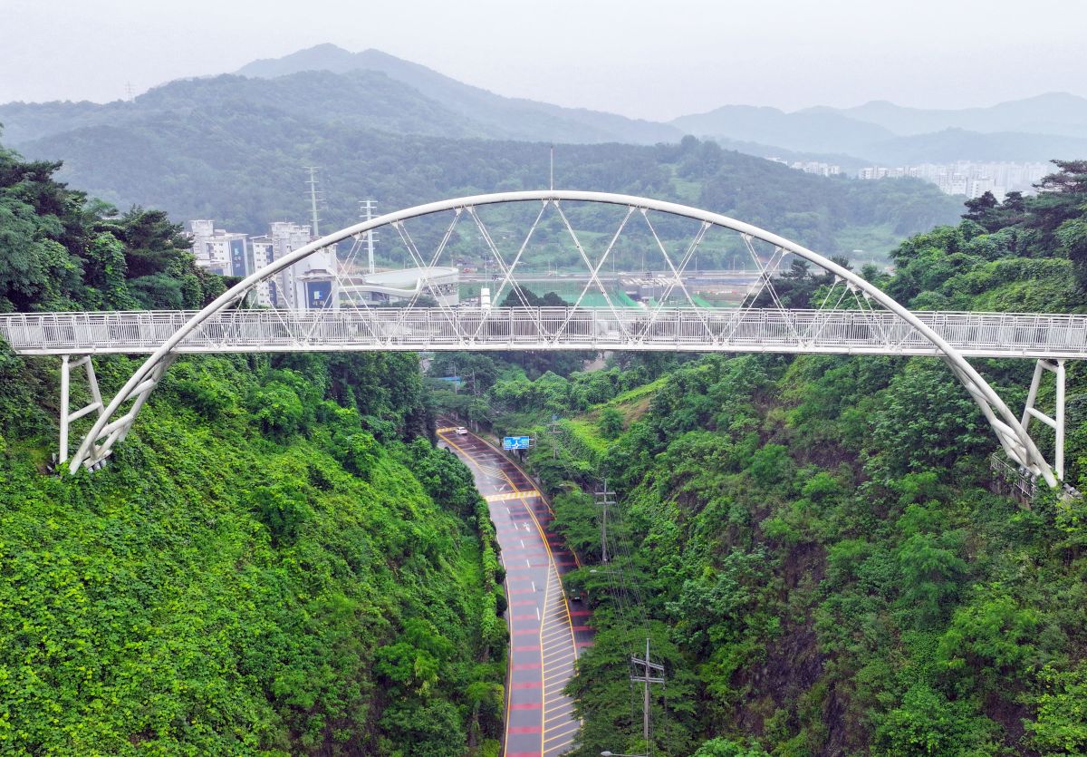 ▲추락 사고 잇따르는 광주 제석산 구름다리 (광주=연합뉴스)