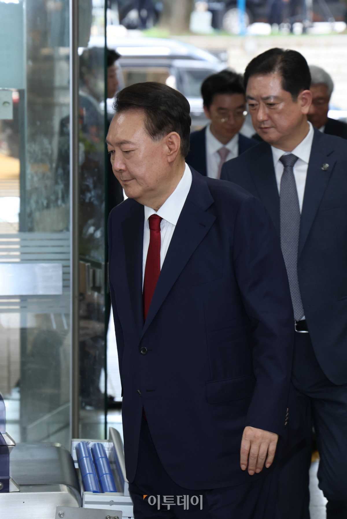 ▲12·3 비상계엄과 관련해 특검의 수사를 받는 윤석열 전 대통령이 9일 서울 서초구 서울중앙지방법원에서 열린 구속 전 피의자 심문(영장실질심사)에 출석하고 있다. 사진공동취재단