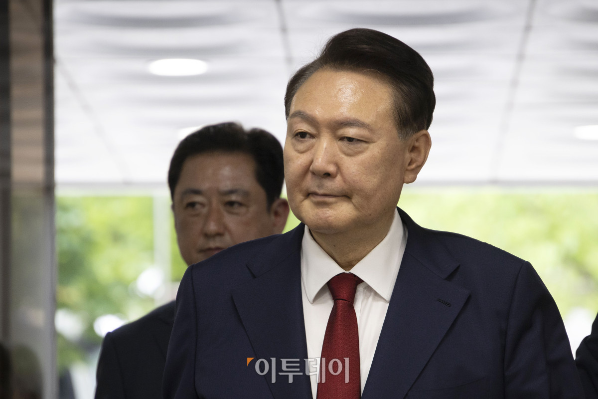 ▲12·3 비상계엄과 관련해 특검의 수사를 받는 윤석열 전 대통령이 9일 서울 서초구 서울중앙지방법원에서 열린 구속 전 피의자 심문(영장실질심사)에 출석하고 있다. 사진공동취재단