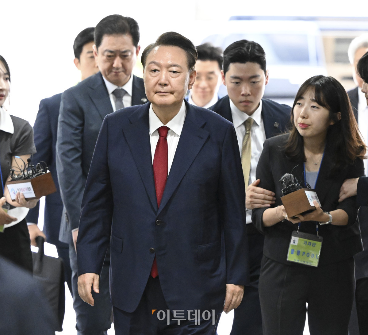 ▲12·3 비상계엄과 관련해 특검의 수사를 받는 윤석열 전 대통령이 9일 서울 서초구 서울중앙지방법원에서 열린 구속 전 피의자 심문(영장실질심사)에 출석하고 있다. 사진공동취재단