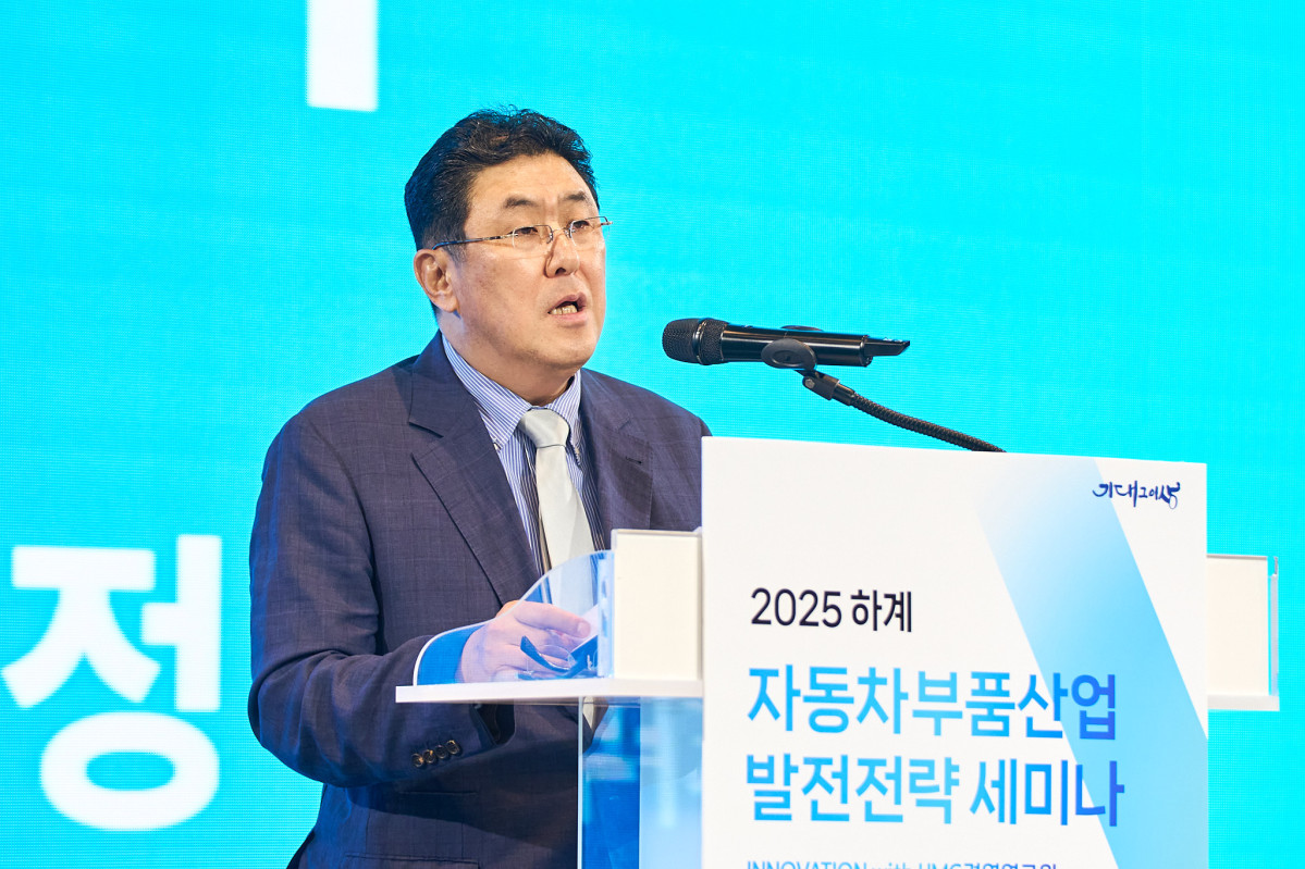 ▲안정구 자동차부품산업진흥재단 이사장이 9일 열린 하계 자동차부품산업 발전 전략 세미나에서 환영사를 하고 있다. (사진=자동차부품산업진흥재단)