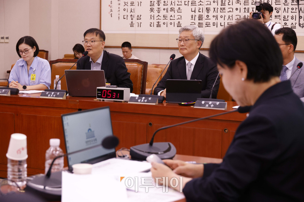▲김필성 변호사가 9일 서울 여의도 국회 법제사법위원회 전체회의에서 열린 검찰개혁 법안 관련 공청회에서 법안 관련 의견 진술을 하고 있다. 고이란 기자 photoeran@