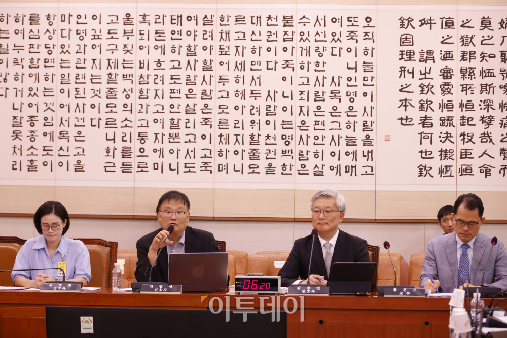 ▲김필성 변호사가 9일 서울 여의도 국회 법제사법위원회 전체회의에서 열린 검찰개혁 법안 관련 공청회에서 법안 관련 의견 진술을 하고 있다. 고이란 기자 photoeran@