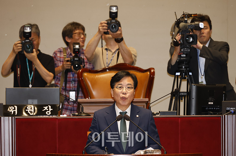 ▲송언석 국민의힘 비상대책위원장 겸 원내대표가 9일 서울 여의도 국회에서 열린 긴급 의원총회에서 발언을 하고 있다. 고이란 기자 photoeran@\