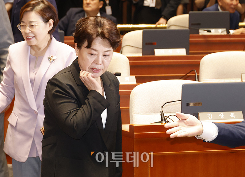 ▲윤희숙 국민의힘 혁신위원장이 9일 서울 여의도 국회에서 열린 긴급의원총회에 참석하고 있다. 고이란 기자 photoeran@