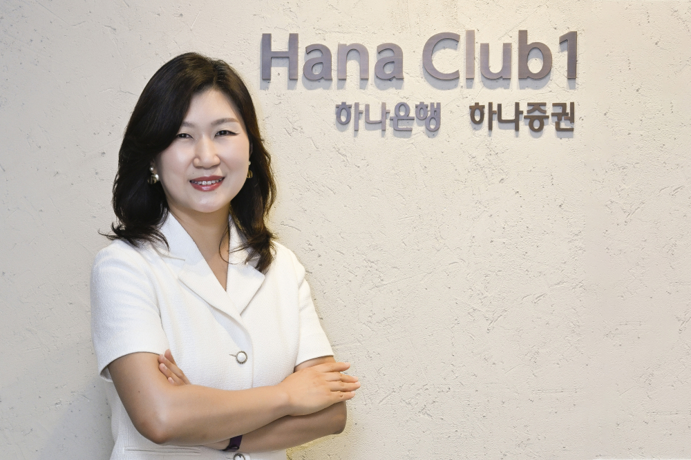 ▲김하진 하나은행 클럽원(Club1) 한남 PB센터 부장이 8일 서울 용산구 하나은행 클럽원 한남 PB센터에서 이투데이와 인터뷰에 앞서 포즈를 취하고 다. 조현호 기자 hyunho@ (이투데이DB)