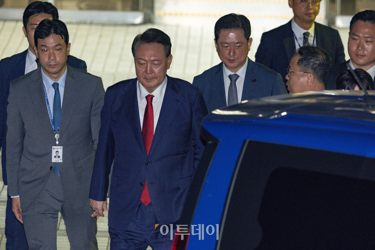 ▲윤석열 전 대통령이 9일 서울 서초구 서울중앙지방법원에서 열린 2차 구속 전 피의자 심문(영장실질심사)을 마친 뒤 서울구치소로 향하고 있다. 2025.07.09 사진공동취재단