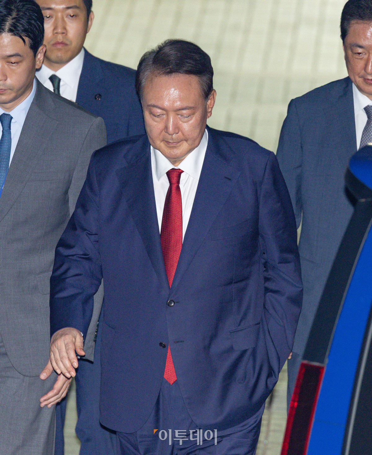 ▲윤석열 전 대통령이 9일 서울 서초구 서울중앙지방법원에서 열린 2차 구속 전 피의자 심문(영장실질심사)을 마친 뒤 서울구치소로 향하고 있다. 2025.07.09 사진공동취재단