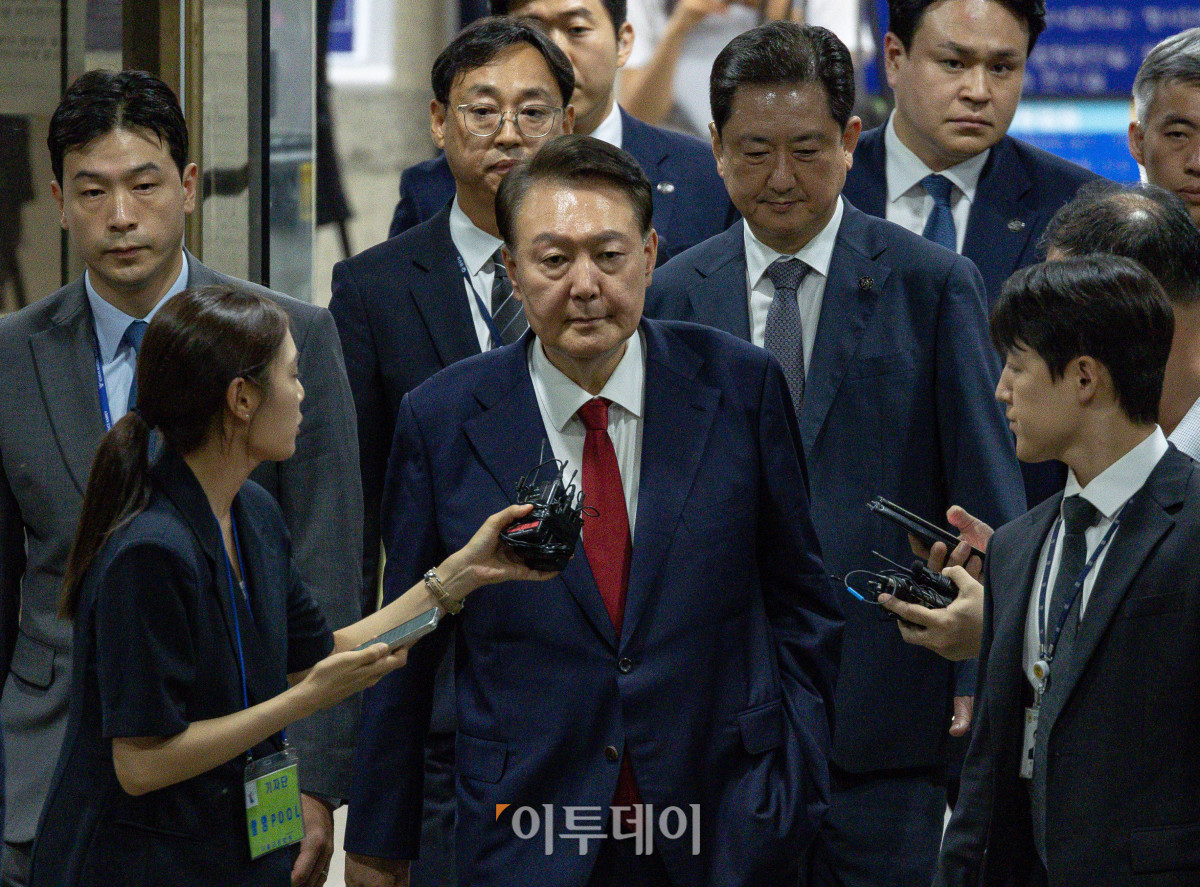 ▲윤석열 전 대통령이 9일 서울 서초구 서울중앙지방법원에서 열린 2차 구속 전 피의자 심문(영장실질심사)을 마친 뒤 서울구치소로 향하고 있다. 2025.07.09 사진공동취재단