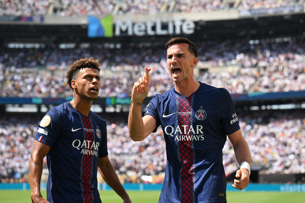 ▲파리 생제르맹(PSG)의 스페인 미드필더 파비안 루이스(사진 오른쪽)가 9일(현지시간) 미국 뉴저지 이스트 러더퍼드의 메트라이프 스타디움에서 열린 FIFA 클럽 월드컵 2025 준결승전 PSG(프랑스)와 레알 마드리드(스페인)의 경기 중 팀의 첫 번째 골을 넣고 환호하고 있다. (AFP/연합뉴스)