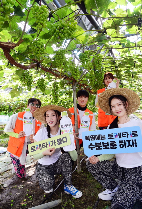 ▲9일 경기도 안성시 서운면에서 진행된 상명대학교의 농촌봉사현장(사진제공=코카-콜라사)