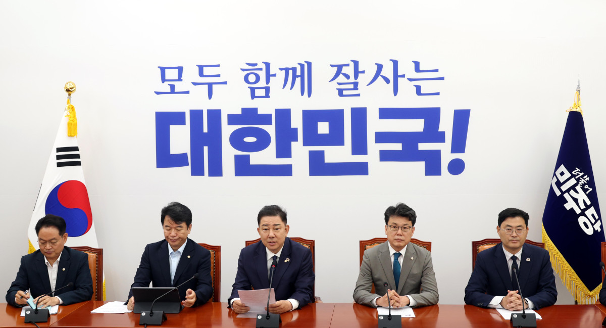 ▲김병기 더불어민주당 당대표 직무대행 겸 원내대표가 10일 오전 서울 여의도 국회에서 열린 정책조정회의에서 발언을 하고 있다. 2025.07.10. (뉴시스)