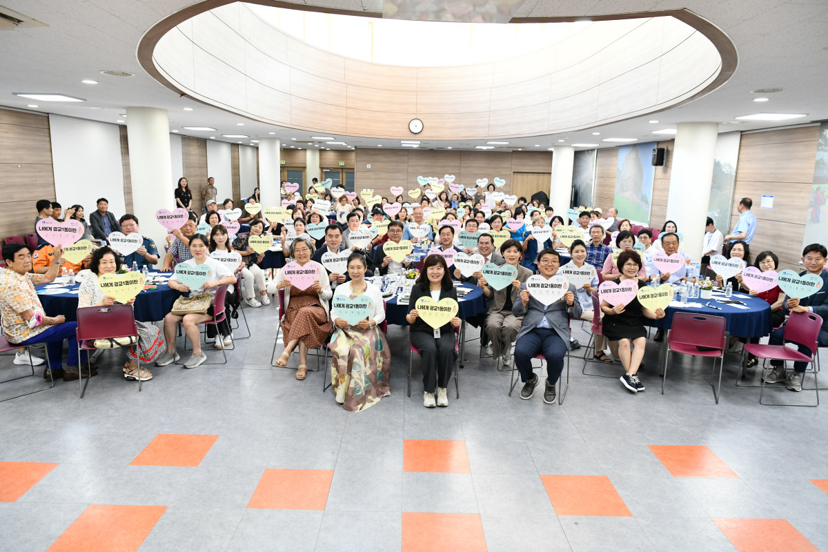 ▲수원특례시 광교1동이 2025년 주민총회를 열고 ‘주민이 직접 만드는 마을의 내일’을 선언했다.  (수원특례시 광교1동)