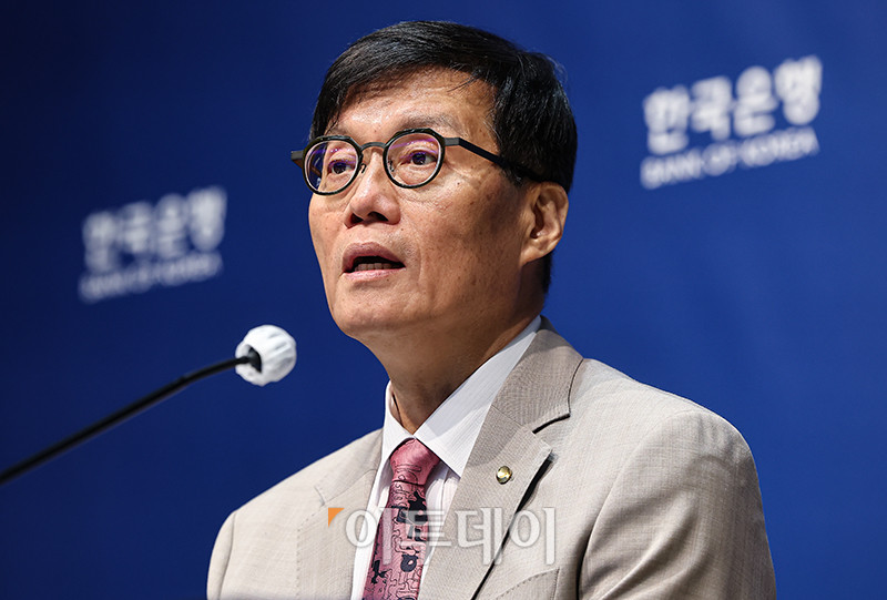 ▲이창용 한국은행 총재가 10일 서울 중구 한국은행에서 열린 금융통화위원회 금리 결정에 대한 기자간담회에서 발언하고 있다. 사진공동취재단