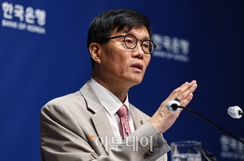 ▲이창용 한국은행 총재가 10일 서울 중구 한국은행에서 열린 금융통화위원회 금리 결정에 대한 기자간담회에서 발언하고 있다. 사진공동취재단