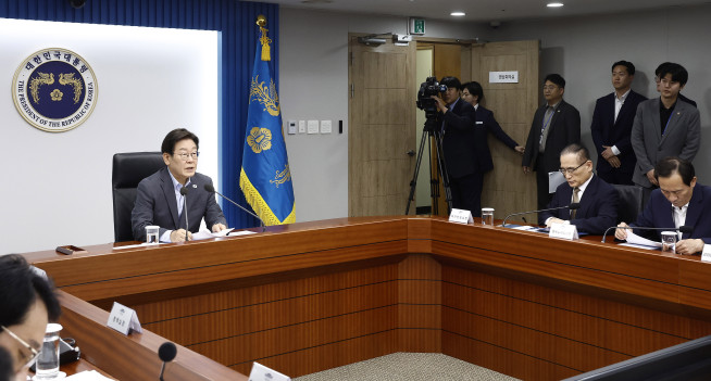 ▲이재명 대통령이 10일 서울 용산 대통령실 청사에서 열린 3차 수석·보좌관 회의에서 발언하고 있다. (연합뉴스)