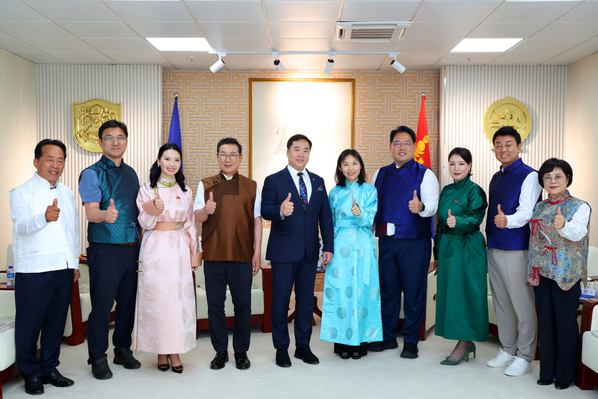 ▲울란바토르를 방문한 최호정 서울시의회 의장(오른쪽 다섯 번째). (사진제공=서울시의회)