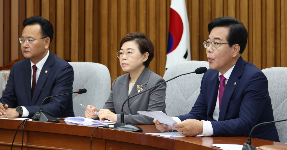 ▲송언석 국민의힘 비상대책위원장 겸 원내대표가 11일 서울 여의도 국회에서 열린 원내대책회의에서 발언을 하고 있다. 2025.07.11.  (뉴시스)