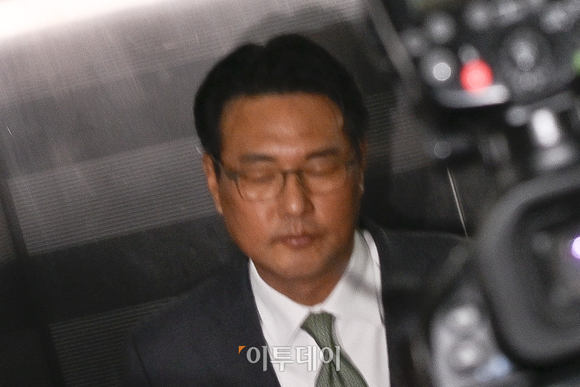 ▲직권남용 권리행사 방해 혐의를 받는 김태효 전 국가안보실 1차장이 11일 서울 서초구 순직 해병 특별검사팀 사무실에서 피의자 신분으로 조사를 받기 위해 출석하고 있다. 해병대원 순직사건 관련 의혹을 수사하는 이명현 특별검사팀은 김 전 차장을 상대로 이른바 'VIP 격노설'이 불거진 2023년 7월 31일 수석비서관회의 내용 등을 집중 추궁할 예정이다. 조현호 기자 hyunho@