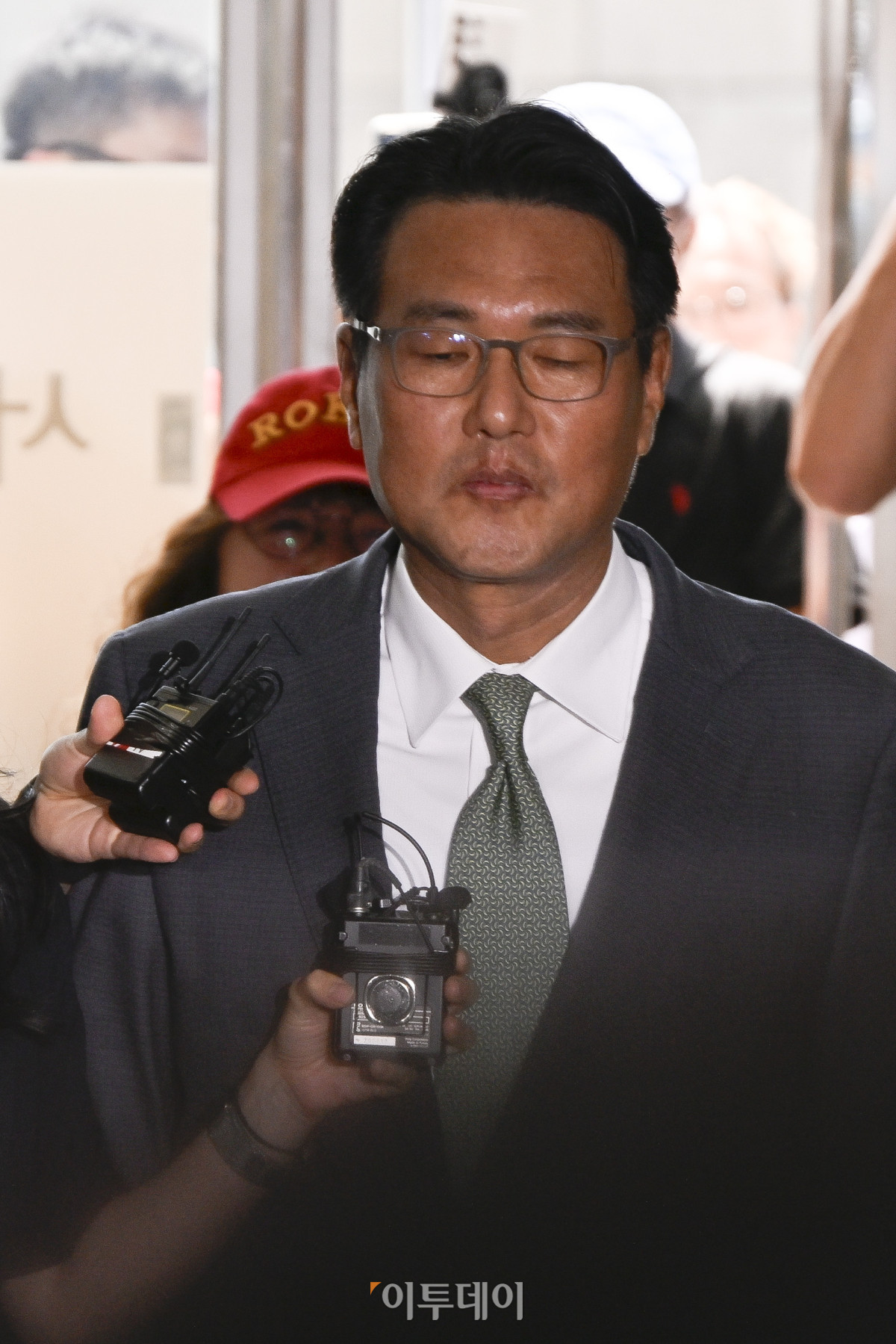 ▲직권남용 권리행사 방해 혐의를 받는 김태효 전 국가안보실 1차장이 11일 서울 서초구 순직 해병 특별검사팀 사무실에서 피의자 신분으로 조사를 받기 위해 출석하고 있다. 해병대원 순직사건 관련 의혹을 수사하는 이명현 특별검사팀은 김 전 차장을 상대로 이른바 'VIP 격노설'이 불거진 2023년 7월 31일 수석비서관회의 내용 등을 집중 추궁할 예정이다. 조현호 기자 hyunho@