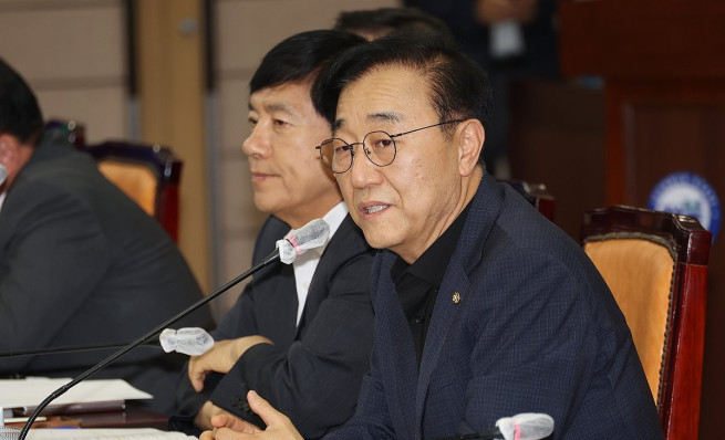 ▲국토교통부 장관 후보자로 지명된 김윤덕 더불어민주당 의원(전주갑)이 11일 전북도청에서 열린 '전북 국회의원·도·시군 예산정책협의회'에 참석해 발언하고 있다. (연합뉴스)
