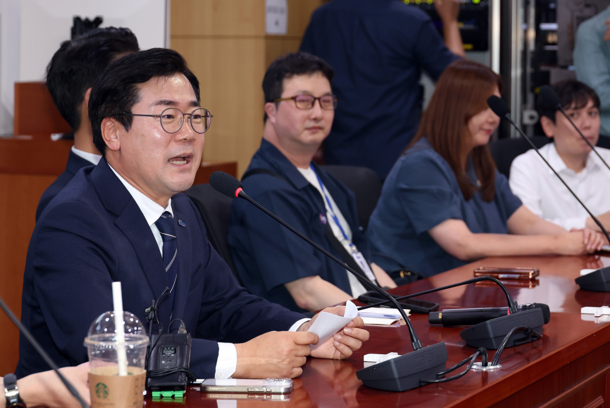 ▲박찬대 더불어민주당 대표 후보가 11일 서울 여의도 국회 의원회관에서 열린 서울·경기·인천 청년 간담회에서 인사말을 하고 있다. (사진=뉴시스)