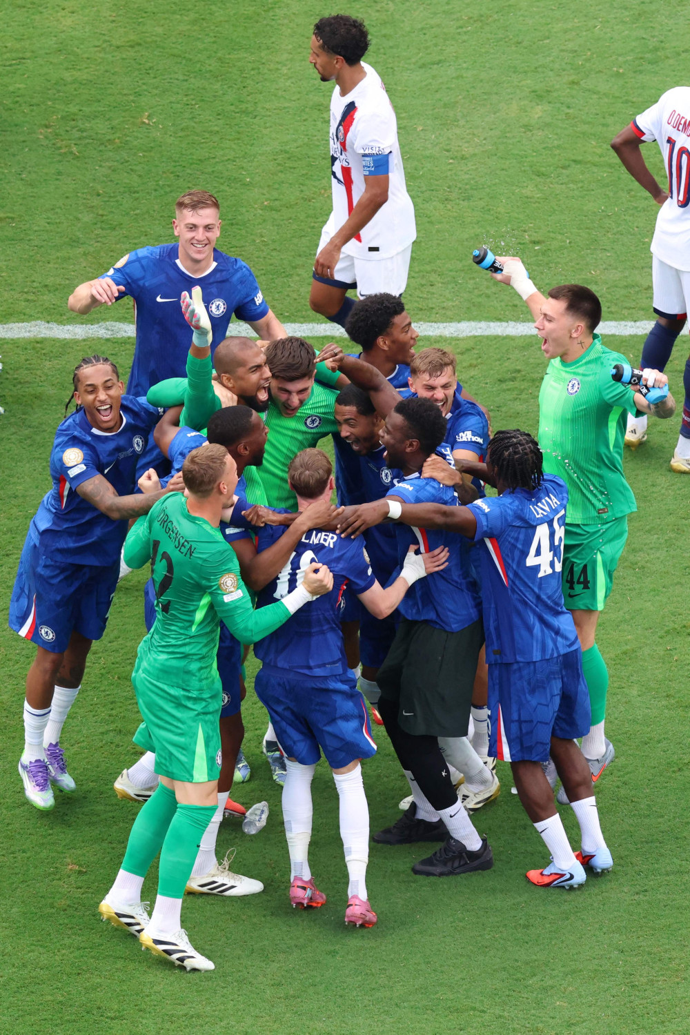 ▲13일(현지시간) 2025 FIFA 클럽 월드컵 결승전에서 프랑스의 파리 생제르맹을 꺾고 우승을 차지한 뒤 환호하는 잉글랜드 첼시 선수들. (AFP/연합뉴스)