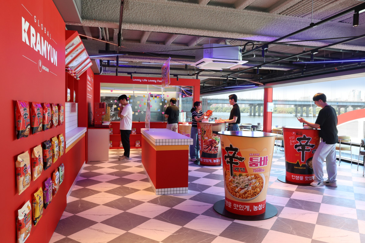 ▲농심 한강버스 선착장 너구리의 라면가게 (사진제공=농심)