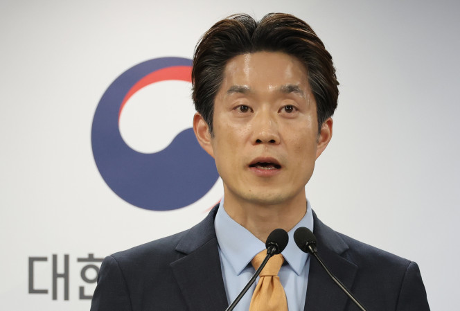 ▲노용석 중소벤처기업부 정책기획관(현 차관)이 25일 서울 종로구 정부서울청사에서 ‘생애주기에 따른 중소벤처 분야 규제개선 방안' 발표를 하고 있다. 2024.04.25. (뉴시스)