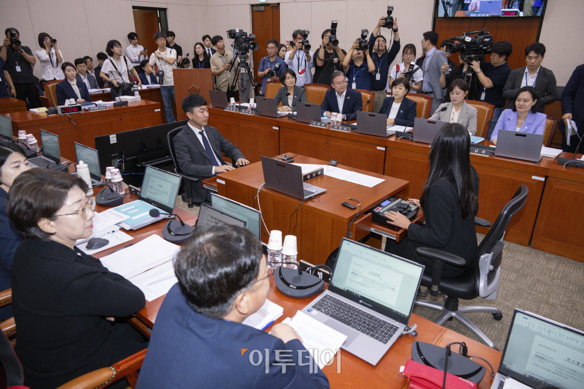 ▲14일 서울 여의도 국회 여성가족위원회에서 강선우 여성가족부 장관 후보자 인사청문회가 열리고 있다. 조현호 기자 hyunho@