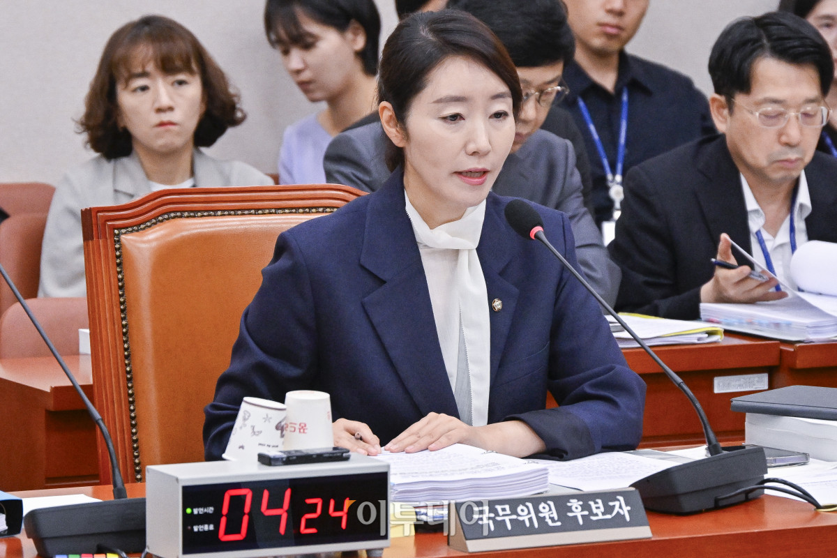 ▲강선우 여성가족부 장관 후보자가 14일 서울 여의도 국회 여성가족위원회에서 열린 인사청문회에서 의원들의 질의에 답하고 있다. 조현호 기자 hyunho@
