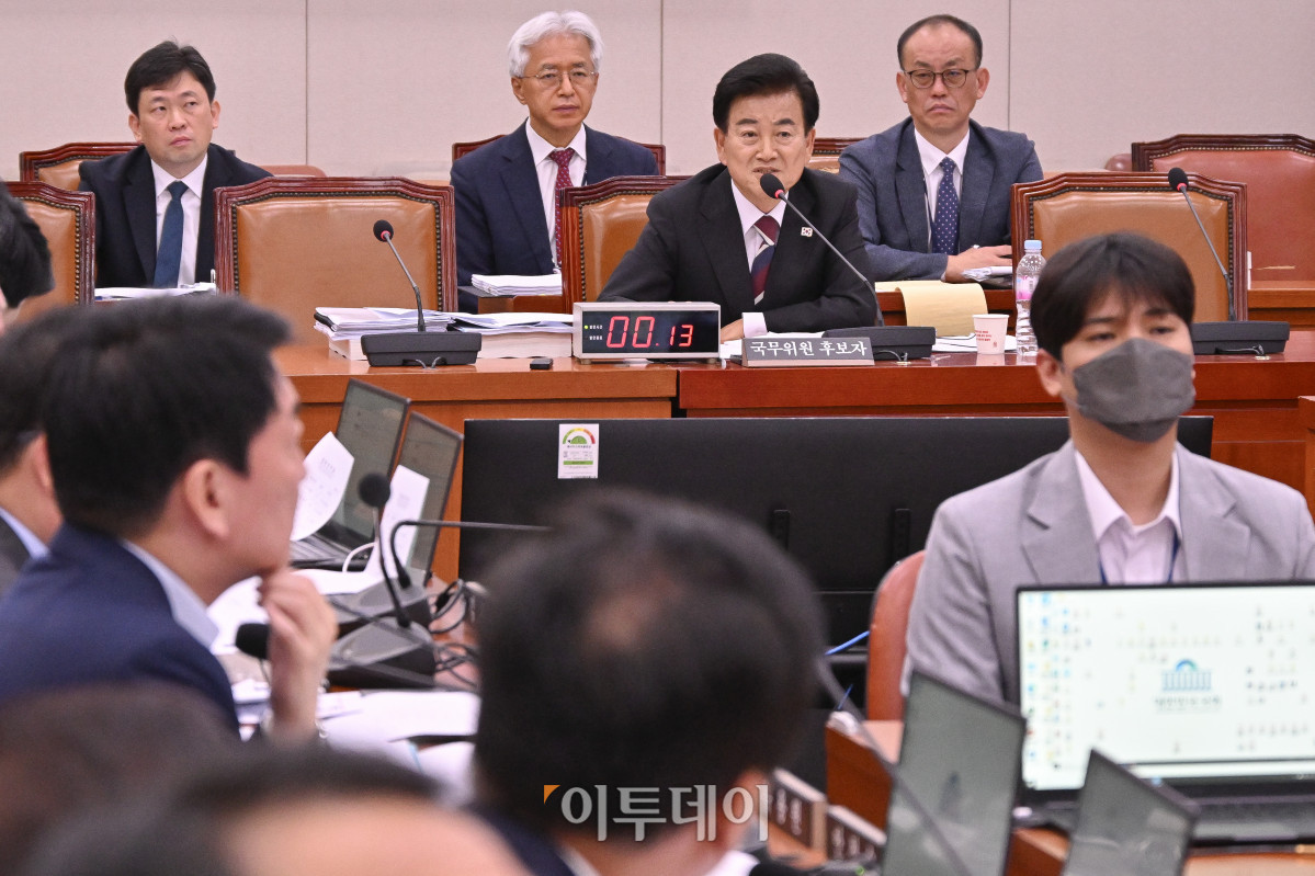 ▲정동영 통일부 장관 후보자가 14일 서울 여의도 국회 외교통일위원회에서 열린 인사청문회에서 의원들의 질의에 답변하고 있다. 조현호 기자 hyunho@