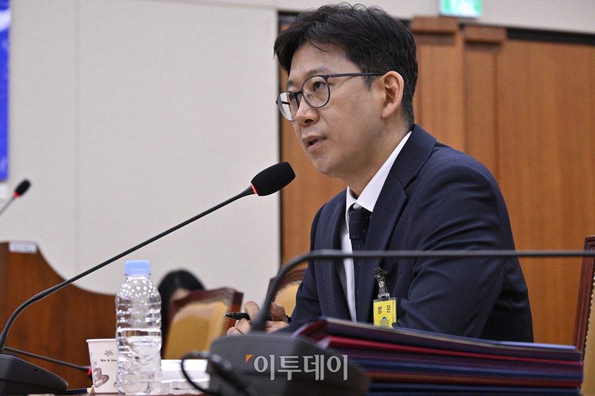 ▲배경훈 과학기술정보통신부 장관 후보자가 14일 서울 여의도 국회 과학기술정보방송통신위원회에서 열린 인사청문회에서 의원들의 질의에 답변하고 있다. 조현호 기자 hyunho@