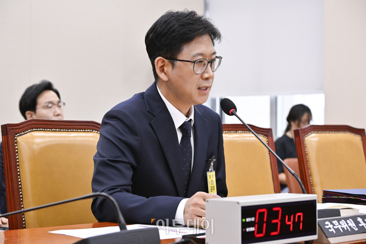▲배경훈 과학기술정보통신부 장관 후보자가 14일 서울 여의도 국회 과학기술정보방송통신위원회에서 열린 인사청문회에서 의원들의 질의에 답변하고 있다. 조현호 기자 hyunho@