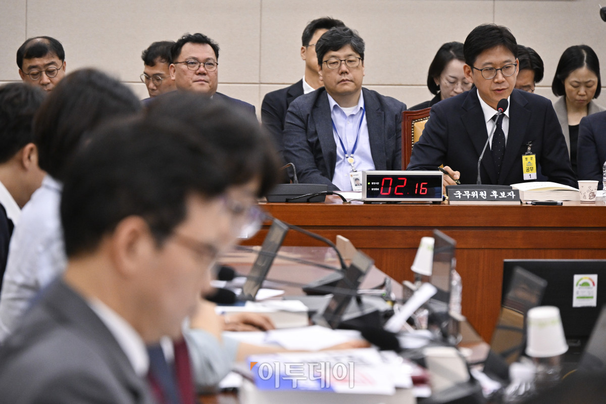 ▲배경훈 과학기술정보통신부 장관 후보자가 14일 서울 여의도 국회 과학기술정보방송통신위원회에서 열린 인사청문회에서 의원들의 질의에 답변하고 있다. 조현호 기자 hyunho@