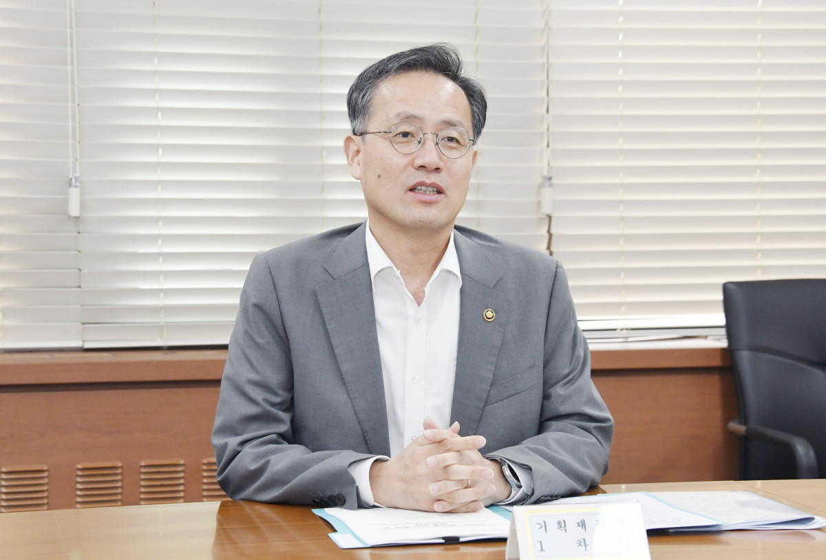▲이형일 기획재정부 장관 직무대행 1차관이 7월 14일 오후 서울 종로구 정부서울청사에서 열린 '제50차 물가관계차관회의'를 주재, 모두발언을 하고 있다. (기획재정부)