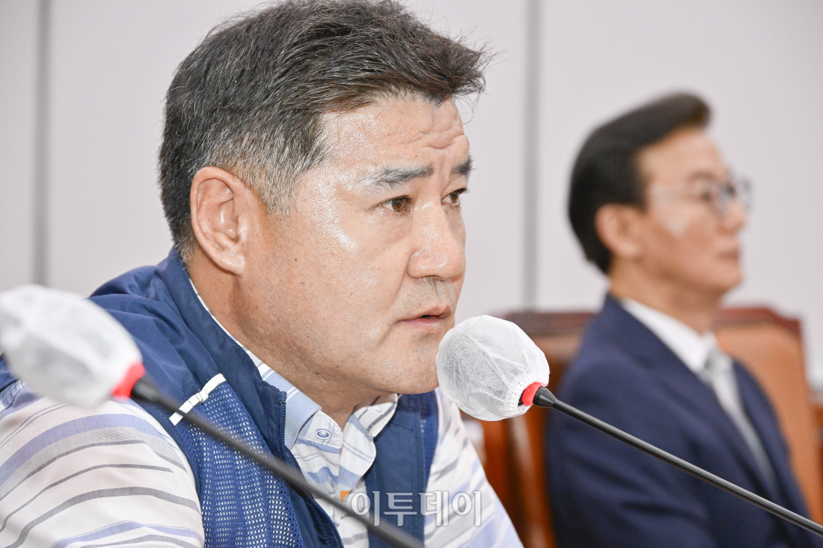 ▲14일 서울 여의도 국회 농림축산식품해양수산위원회에서 열린 전재수 해양수산부 장관 후보자 인사청문회에서 참고인으로 출석한 이상국 전국공무원노동조합 해양수산부 지부장이 발언을 하고 있다. 조현호 기자 hyunho@