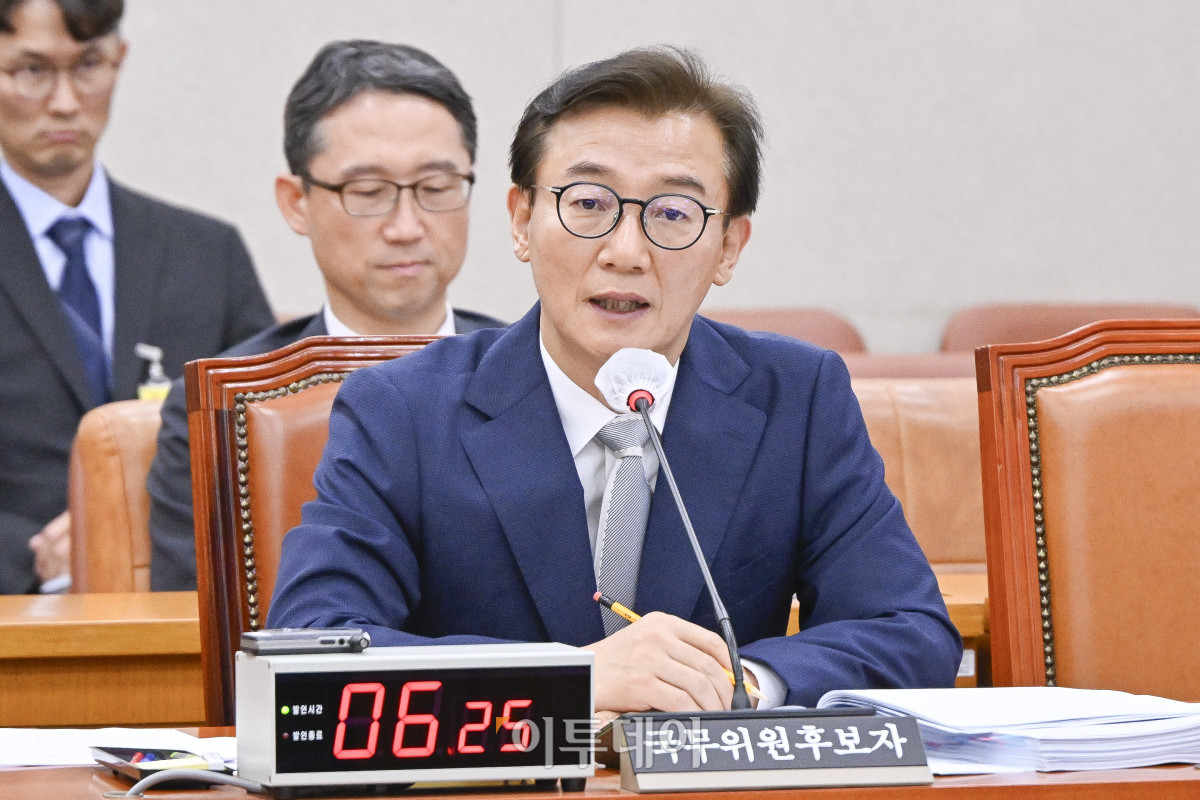 ▲전재수 해양수산부 장관 후보자가 14일 서울 여의도 국회 농림축산식품해양수산위원회에서 열린 인사청문회에서 의원들의 질의에 답변하고 있다. 조현호 기자 hyunho@