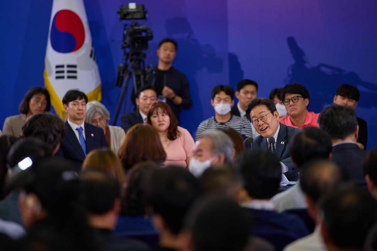▲대통령실은 이재명 대통령이 4일 대전컨벤션센터에서 충청 타운홀 미팅을 갖는 모습을 5일 SNS에 공개했다.  (연합뉴스)