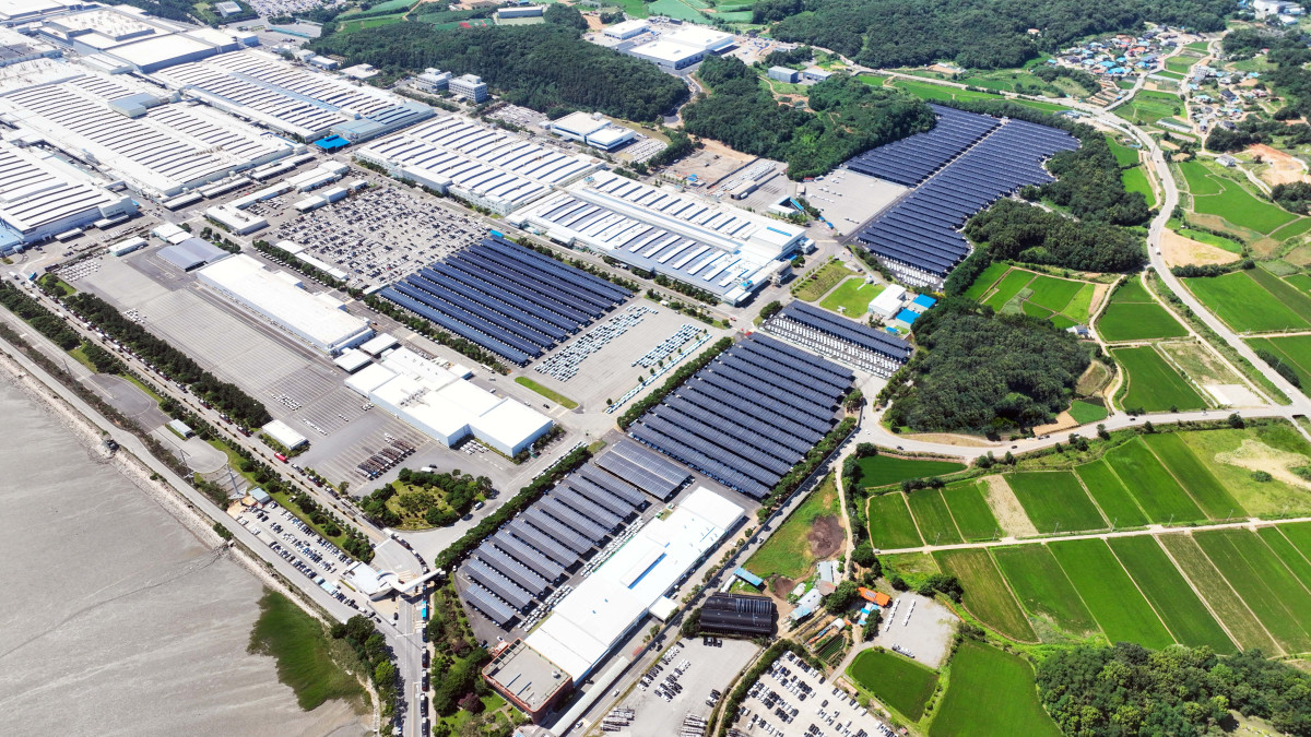 ▲ 기아 오토랜드 화성에 설치된 태양광 자체발전 설비. (사진=기아)